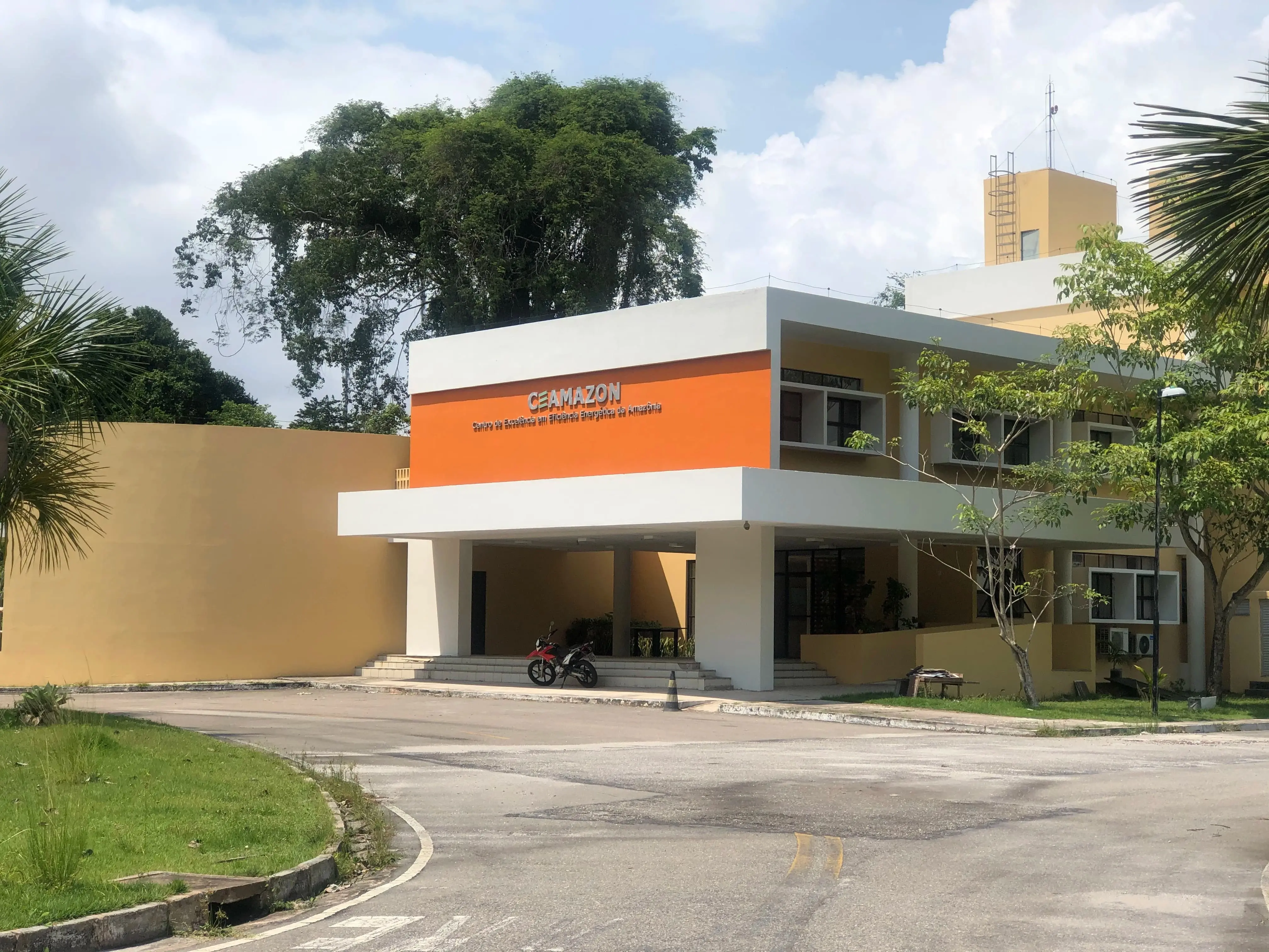 Imagem do prédio do Ceamazon